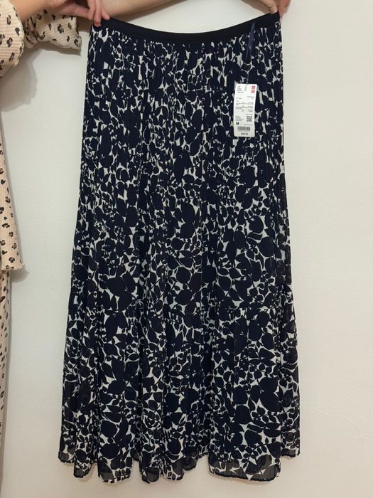 Женская юбка на подкладе , на талии на резинке , новая размер М