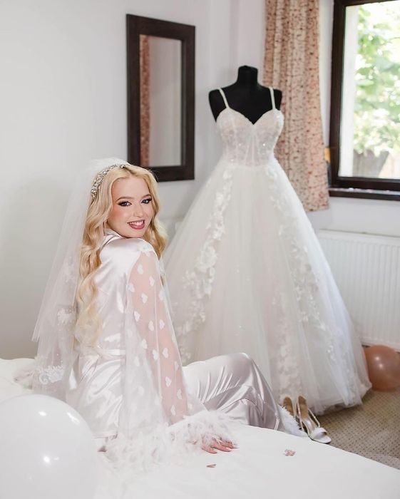 Rochie de mireasa cu trena lunga