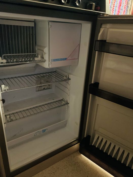 Кухня за каравана -  хладилник, мивка, котлони