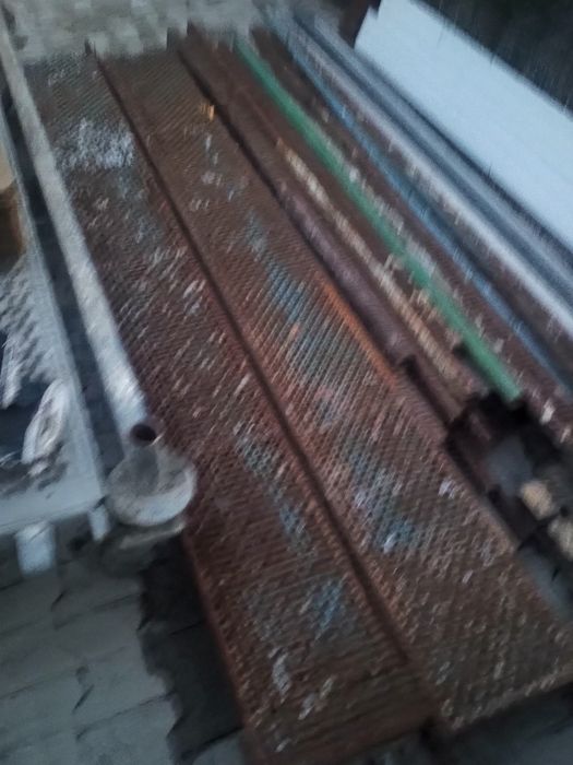 Продавам строително скеле