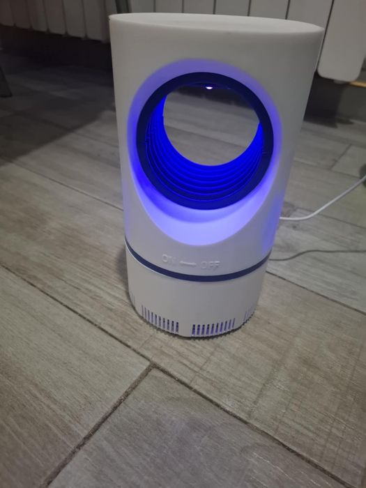Електрически капан за насекоми 5V с USB бял син 12.5x21см