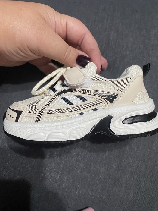 Adidasi unisex numarul 23