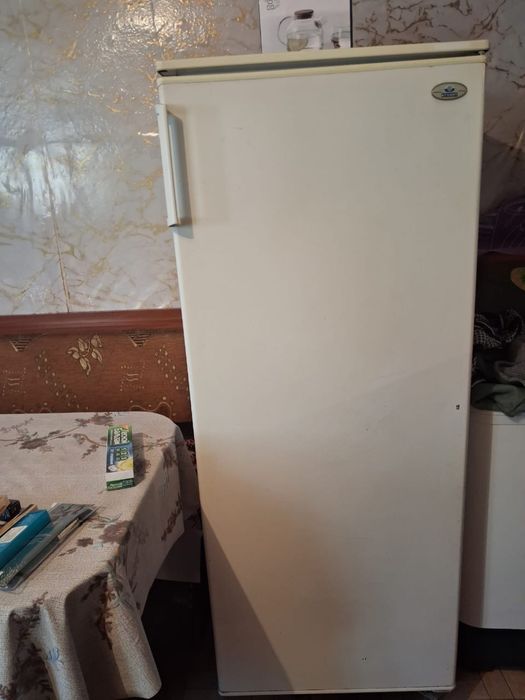 Продам холодильник все работает