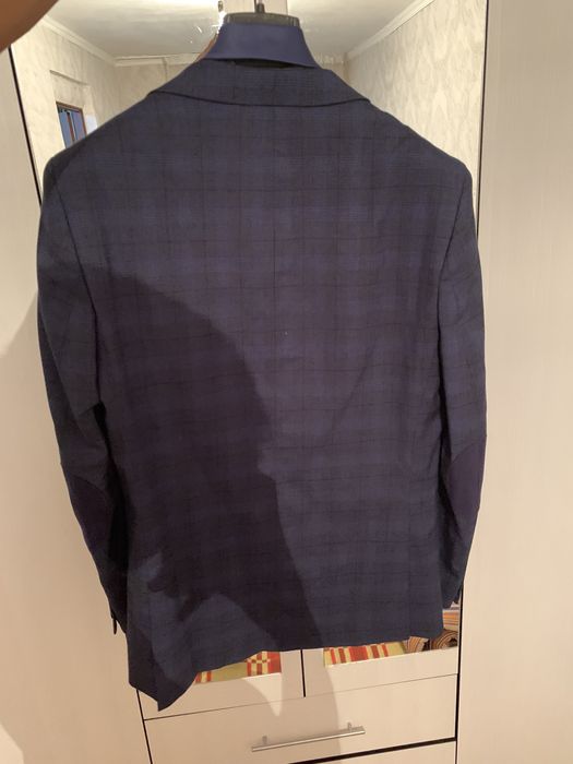 Темно-синий пиджак