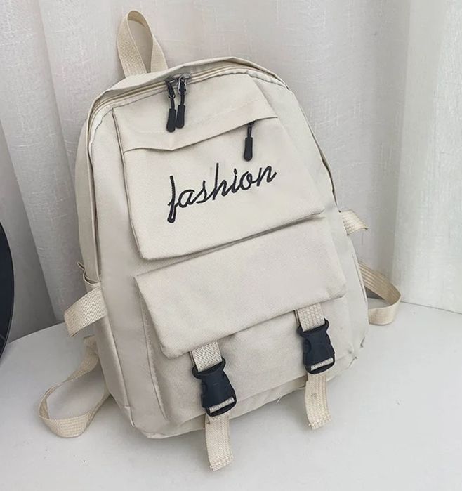 Модерна бежово раница с надпис Fashion- практична и стилна