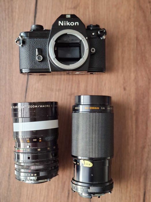 Nikon EM + 2 Обектива 35-105мм и 80-200мм