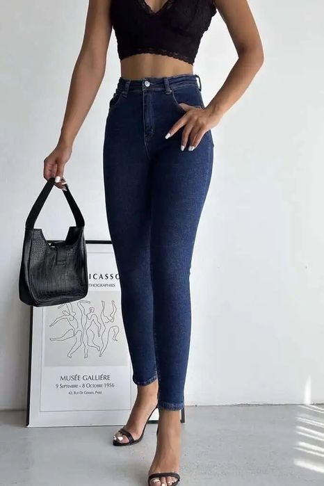 Дамски дънки М/Л размер