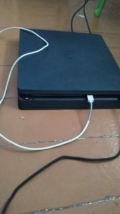 Продам пс 4 (Playstation)