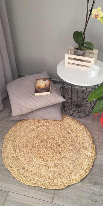 Ръчно изработена рогозка от царевична шума