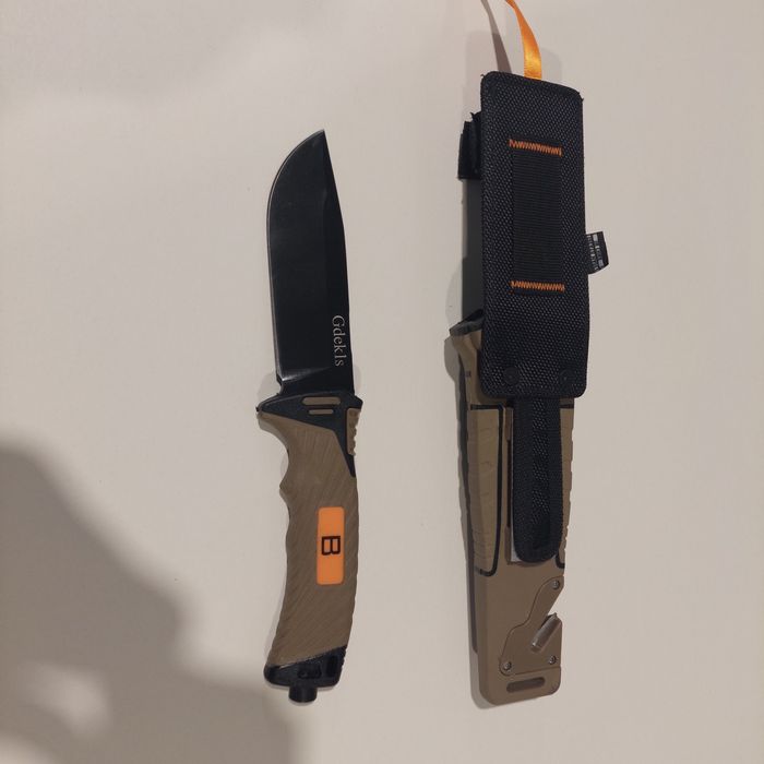 Cutit utilitar multifunctional