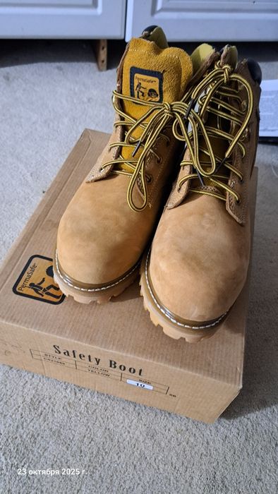 Ботинки сатылады.