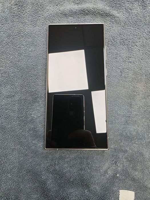 Продаю свой телефон Samsung s24 ultra 12/256
