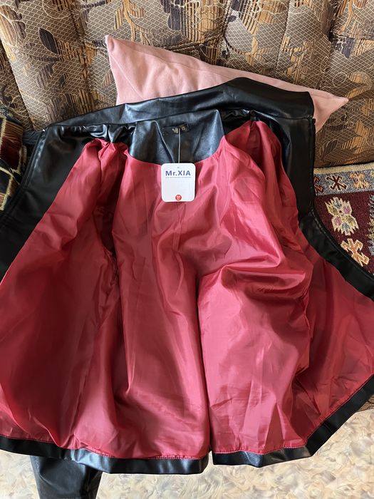 Кожанная куртка размер XL