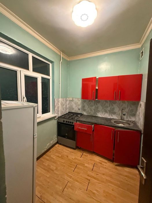 18 kvartal 2 xonali uy sotiladi srochna
