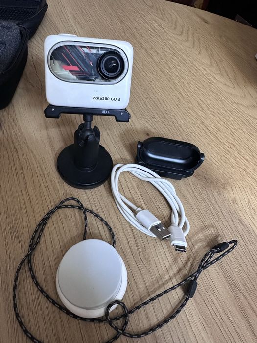 Insta360 GO 3 - camera de actiune, stare foarte buna, accesorii incluse