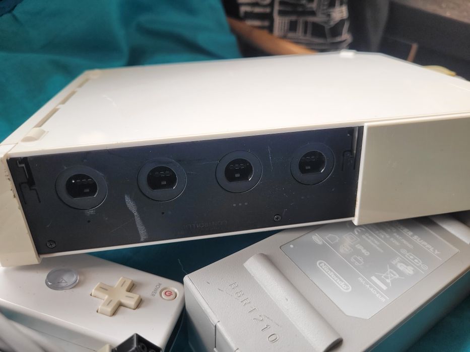 Wii cu incarcator si 1 maneta