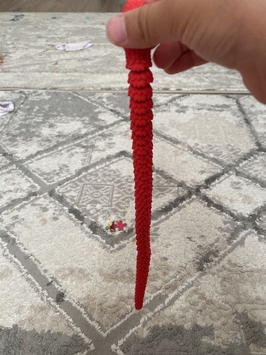 Красная змея из пластика