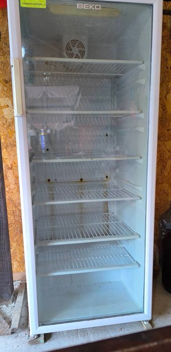 Продавам хладилна витрина
