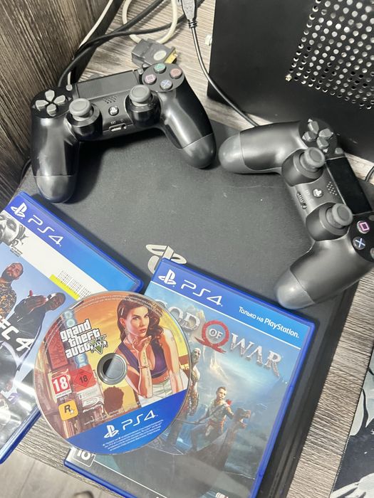 Продам пс4 про (Playstation 4 pro)
