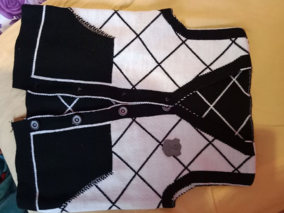 Продам жилеты на мальчика