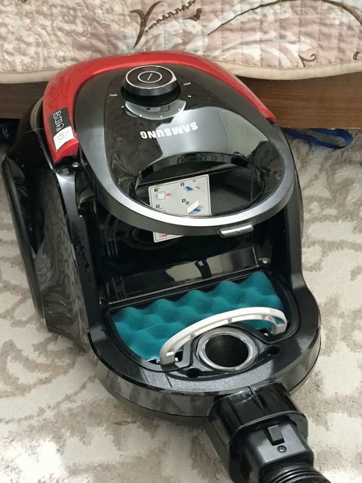 Пылесос Samsung SC18M210VR
