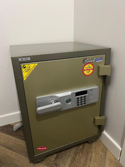 Продам металлический сейф