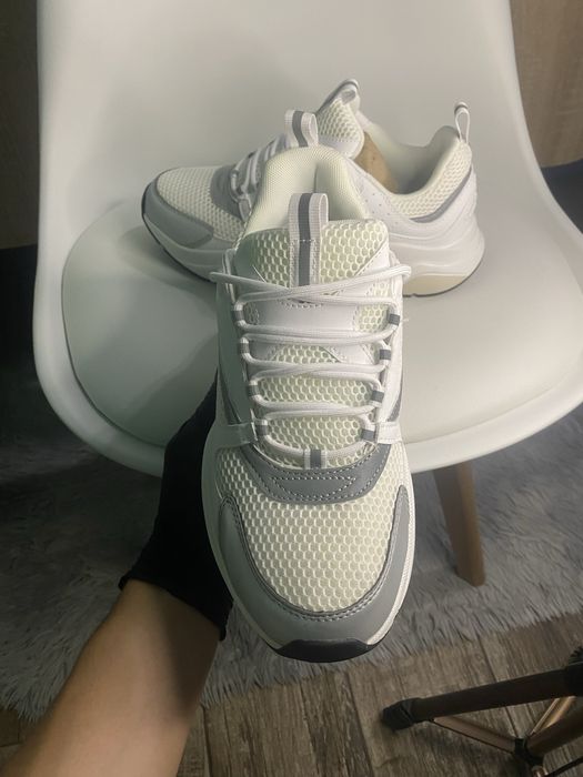 Dior B22 “ White “