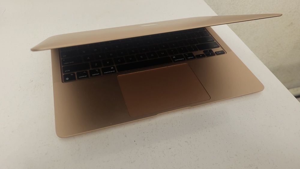 Продам MacBook! Gold