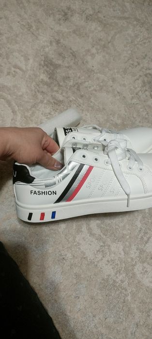 Кросовки 45 размер новые