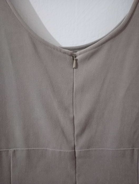 Рокля галантна в сив цвят