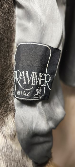 Vând blană naturală veritabilă, mărimea L.
Este autentică, de calitate