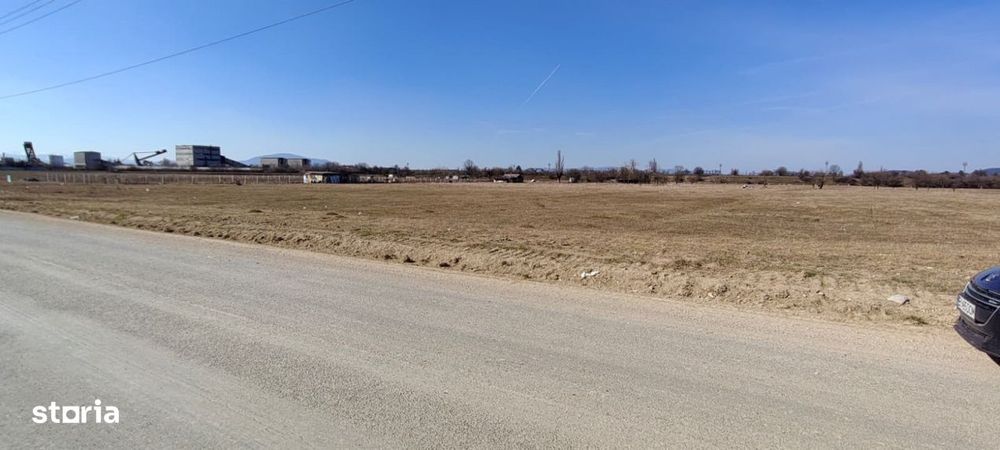 Teren industrial la drum asfaltat - langa Ocolitoarea Municipala