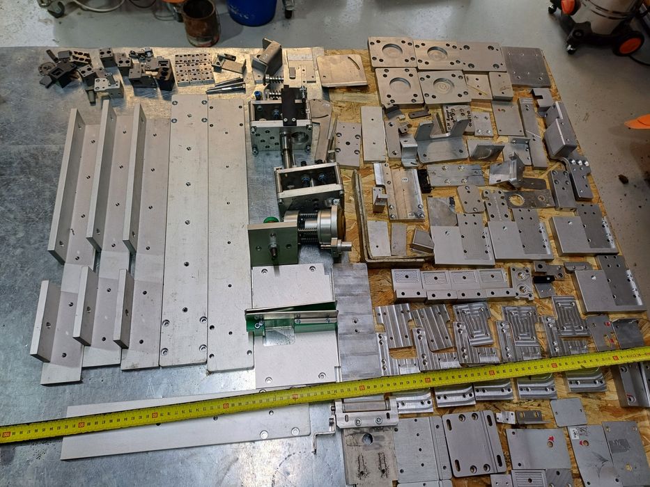 Placi de aluminiu bracketi, suporti , coltarr , corniere