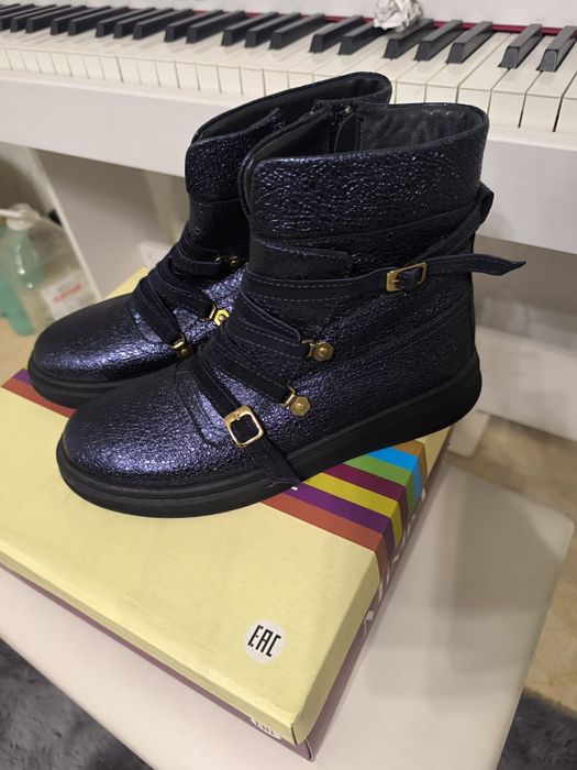 Обувь подростковая: ботинки и туфли Zara,
