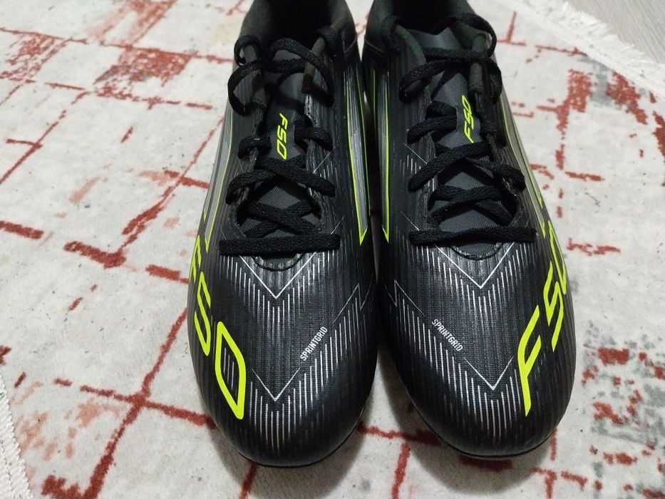 Ghete de fotbal F50