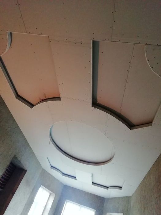 Уста. Обой, кафел пол-потолок