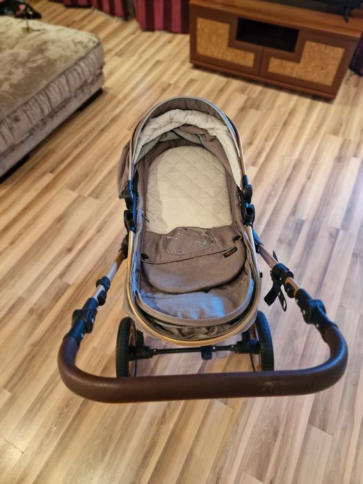 Продам новую коляску