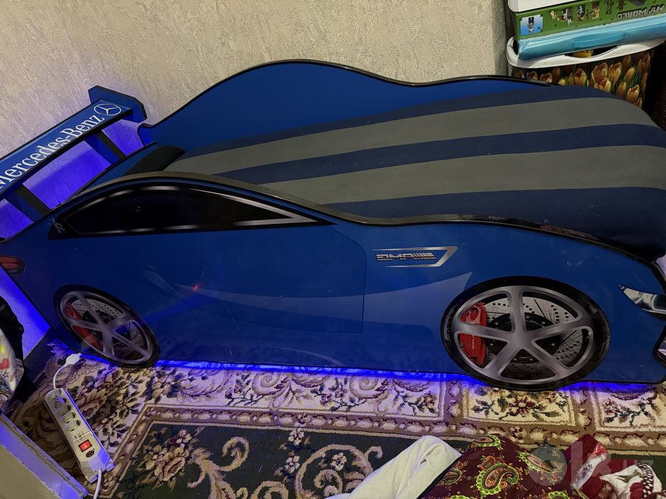 Продам детскую кравать машина