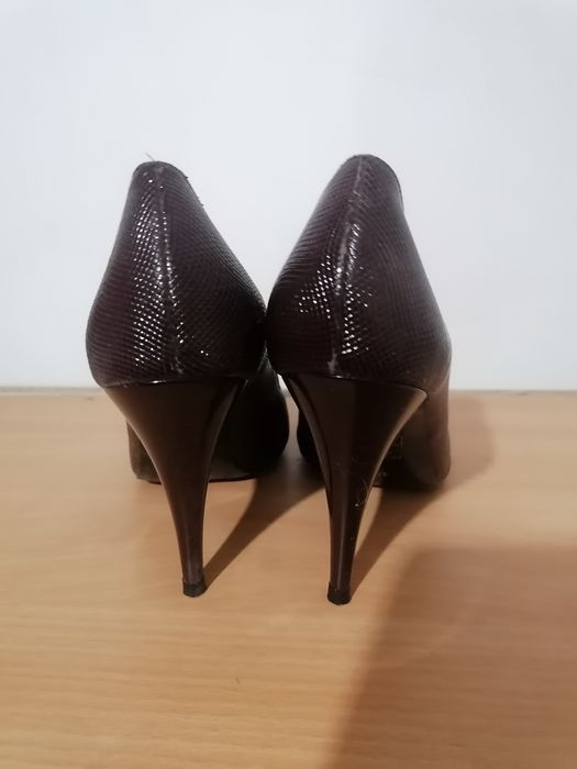 Pantofi stiletto din piele naturala mărimea 40