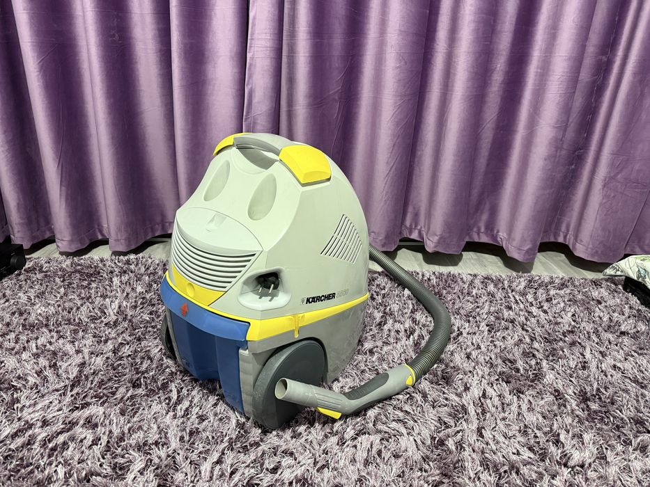 Ocaziee!!Aspirator profesional Kärcher 5500