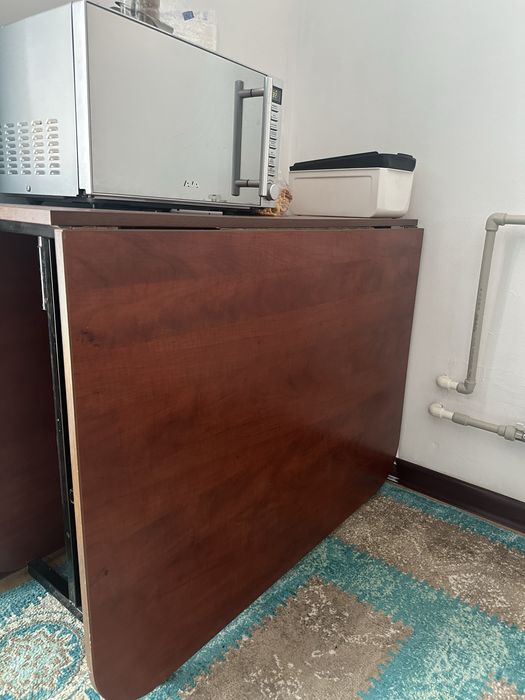 Продам стол-книжку на металлических ножках