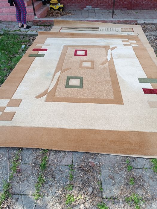 Продается ковер в хорошем состоянии