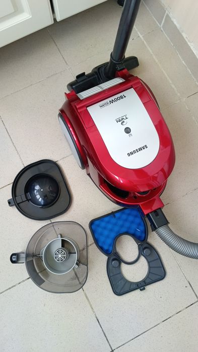 Пылесос  Samsung 1800w