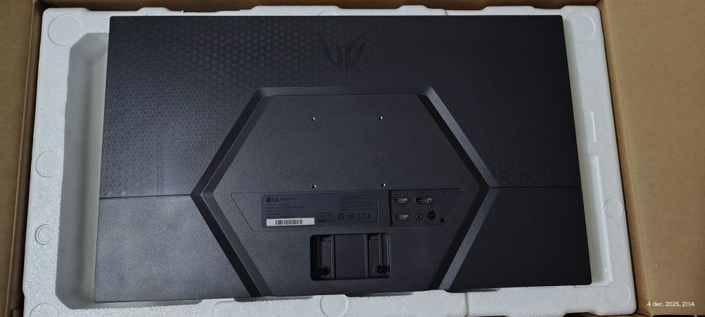 Monitor Gaming LG UltraGear 24" - 180 Hz ca Nou, utilizat 2 luni.