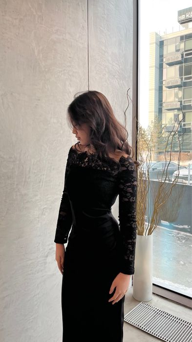 Платье длинное с кружевом