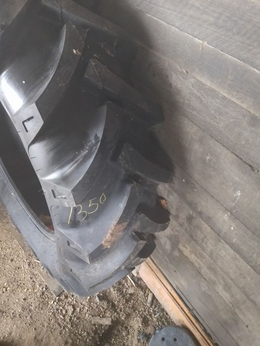 Vând cauciuc de tractor 445