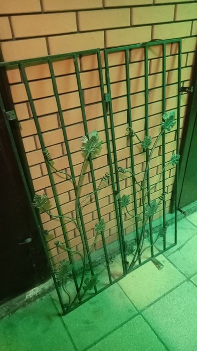 Решётки на окнах