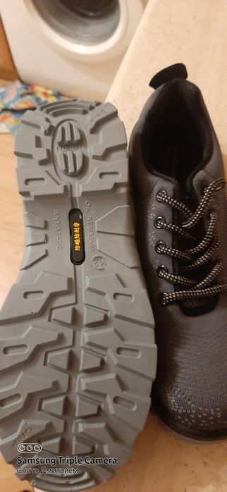 Продам полуботинки 43 размера, новые.