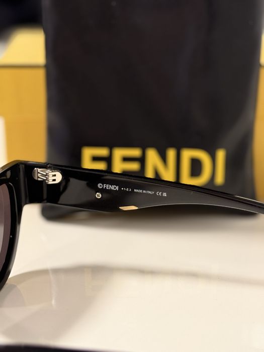 Оригинални слънчеви очила - Fendi