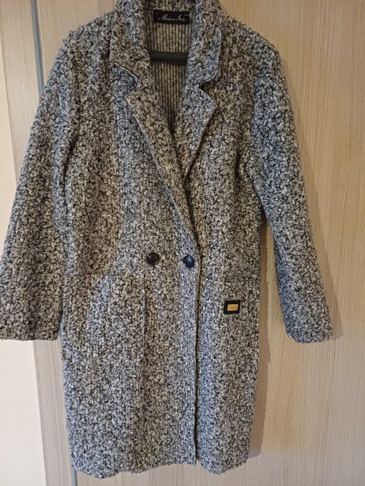 Дамско палто -прав силует